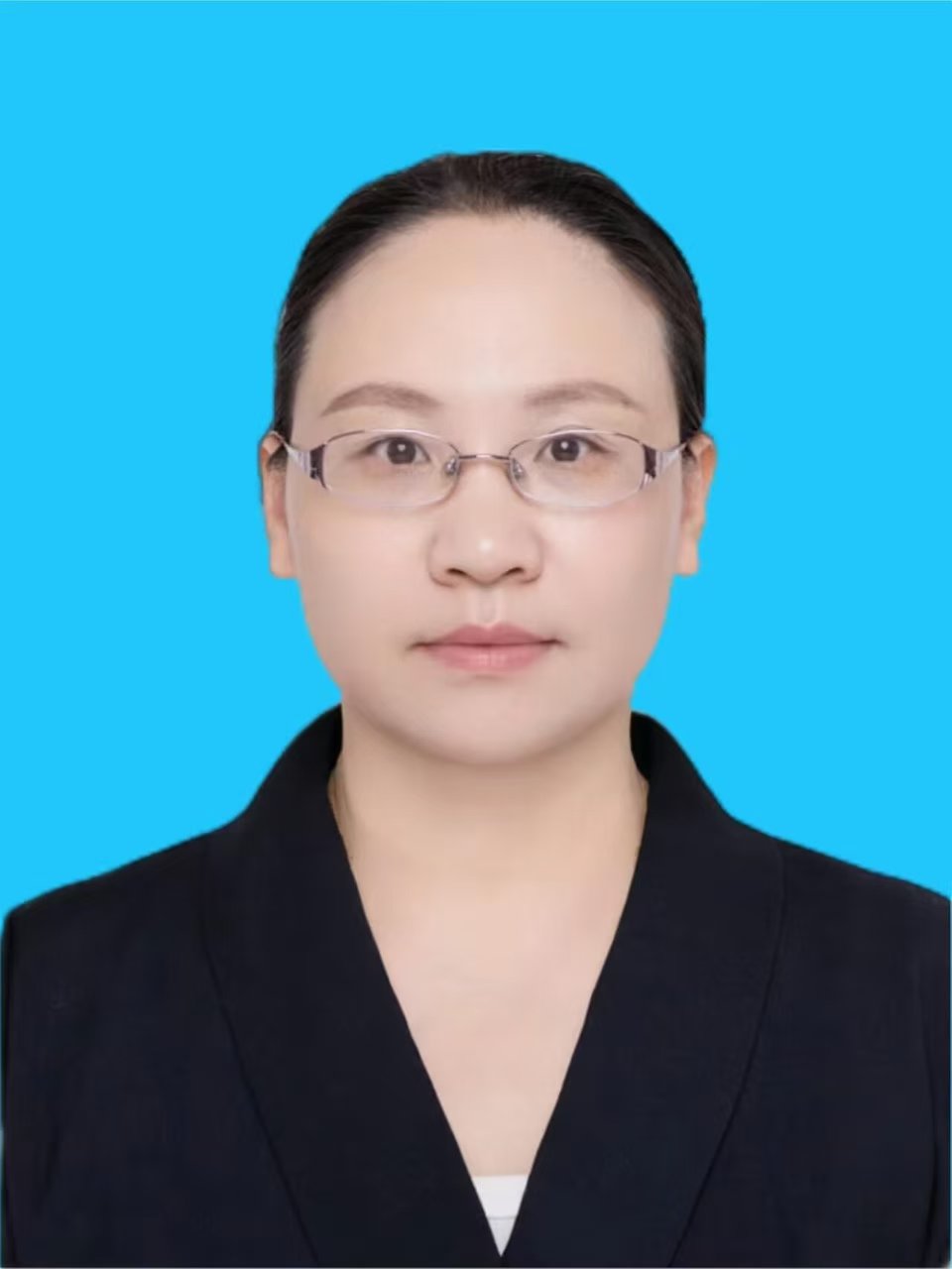 840e490205a74304818161f3c09f3ca2.jpg 曾东霞照片.jpg